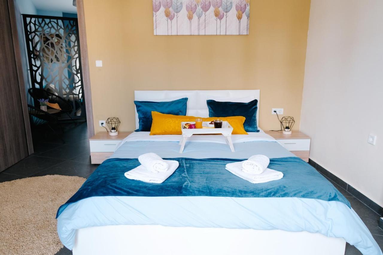 Violet City Center Apartments Кавала Екстериор снимка